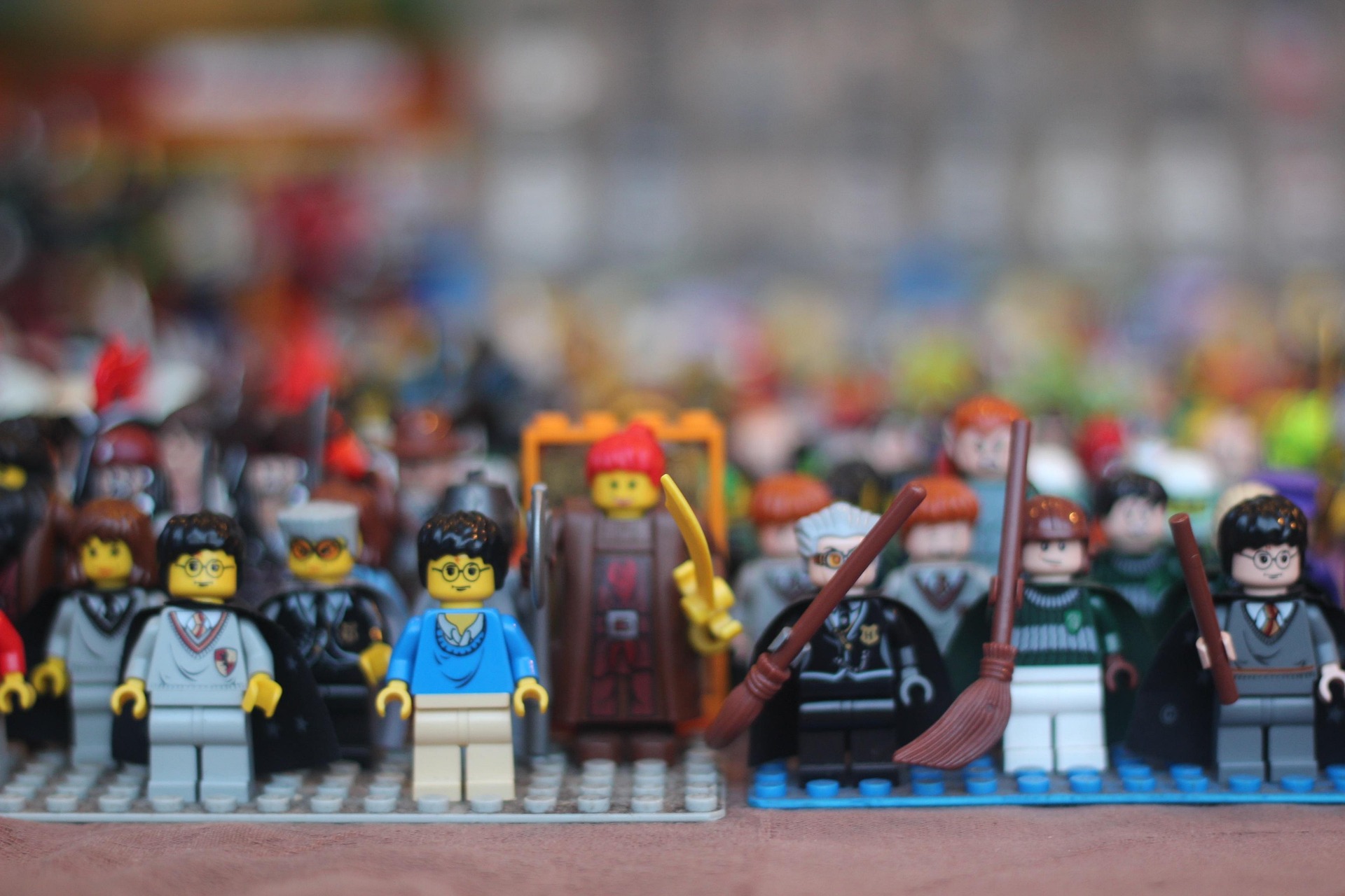 A crowd of LEGO minifigures gathered together